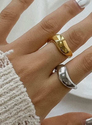 Erin Wavy Band Ring