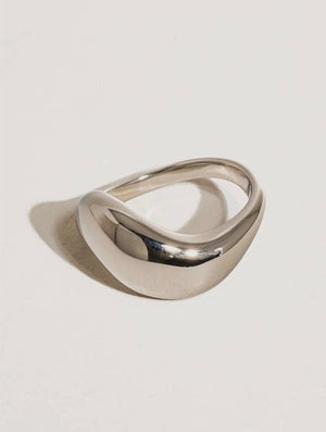 Erin Wavy Band Ring