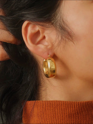 Hunter U-Hoop Earrings- Gold