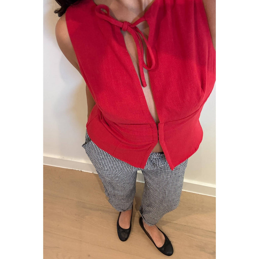 The Elara Keyhole Top- Red